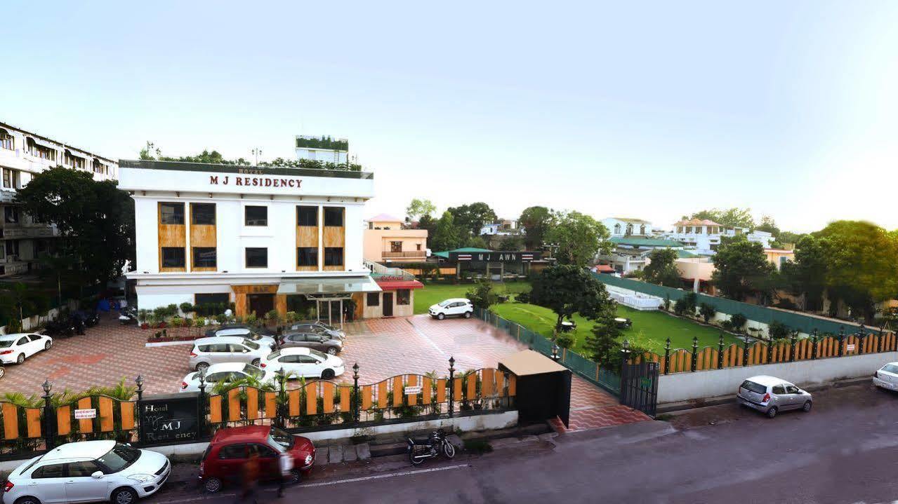 Hotel Mj Residencia Dehradun Exterior foto